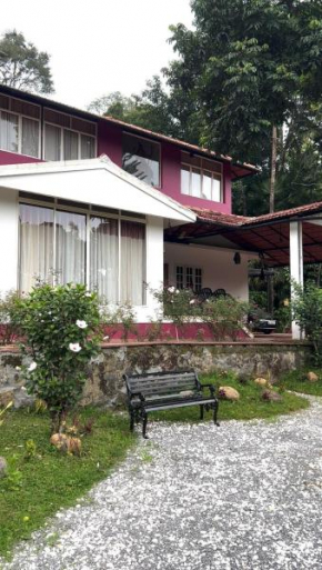 Vintage Coffee Estate 3 Bedrooms 1 Cottage